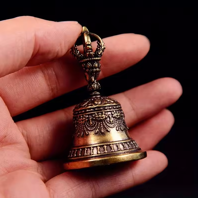Campana de Bronce Artesanal: Amuleto de Protección y Armonía para el Hogar. Sonido Cristalino, Ideal para Decoración Zen, Altar o como Campana de Viento.