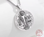 Medalla de San Benito de Plata Legítima .925. Cadena y dije de Protección Energética. Una Pieza con Alma Cuidada al Detalle.