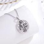 Medalla de San Benito de Plata Legítima .925. Cadena y dije de Protección Energética. Una Pieza con Alma Cuidada al Detalle.