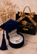 Orgullo de Graduación 2026 | Pulsera Original Plata 925 con Circonitas Ajustable, Dije Plata 925, Caja Aterciopelada de Graduación y Bolsa de Regalo Premium