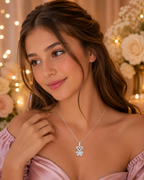 El Regalo Perfecto para su Graduación: Collar de Osito en Plata 925 con Zirconias, Cajita de Terciopelo y Bolsa de Graduación que Guardará para Siempre