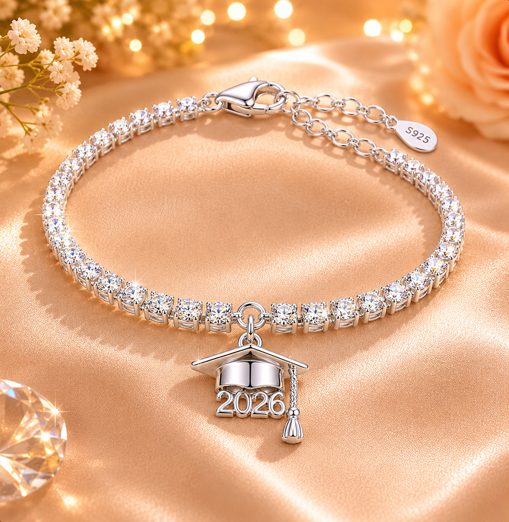 Orgullo de Graduación 2026 | Pulsera Original Plata 925 con Circonitas Ajustable, Dije Plata 925, Caja Aterciopelada de Graduación y Bolsa de Regalo Premium