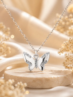 Un Símbolo de Transformación y Éxito: Collar de Mariposa en Plata 925 con Cajita de Terciopelo y Bolsa de Graduación de Lujo